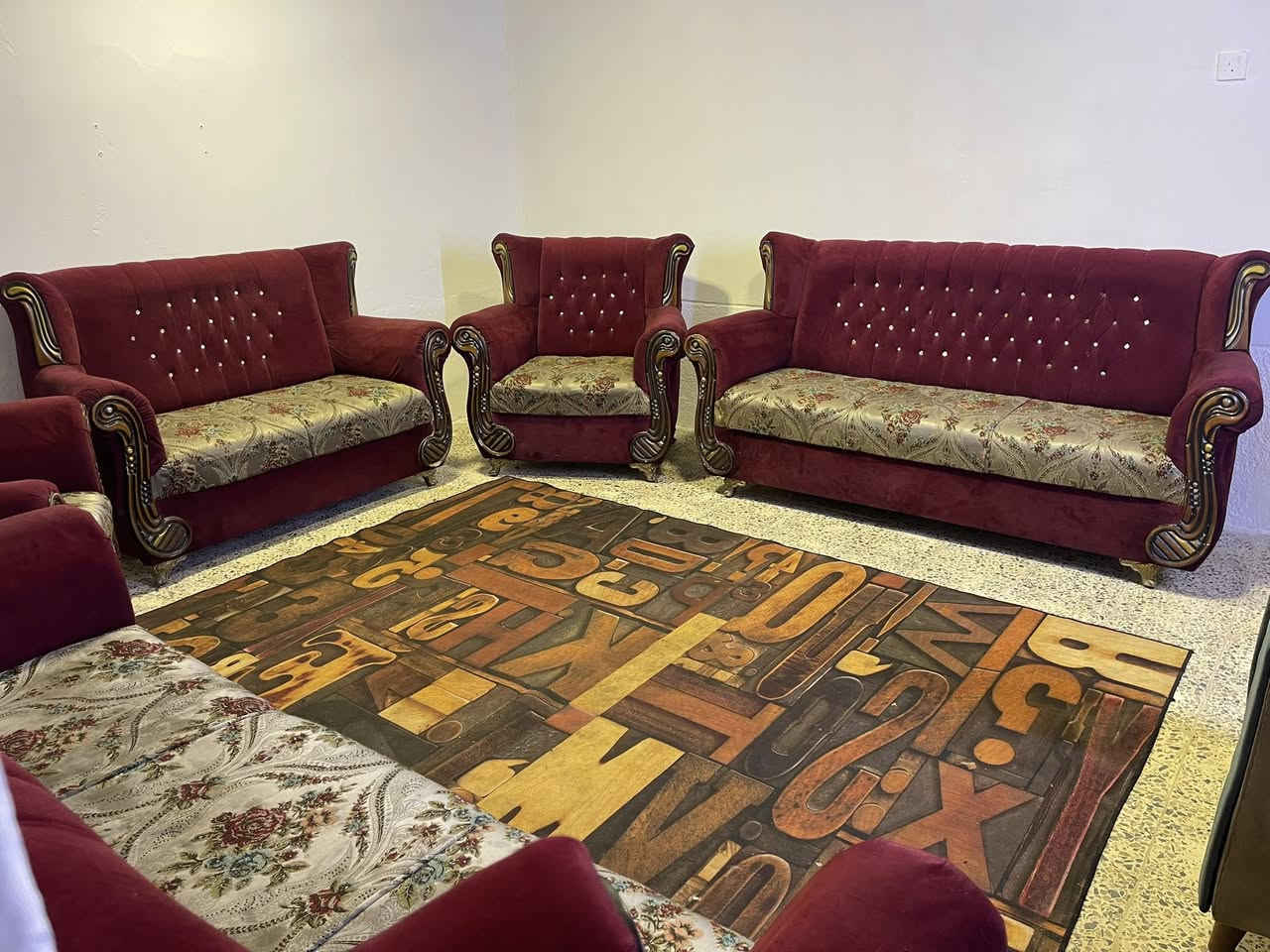 تخم 10 مقاعد تكمه نضيف بدون اي ضرر ب200 قفله 
***********
