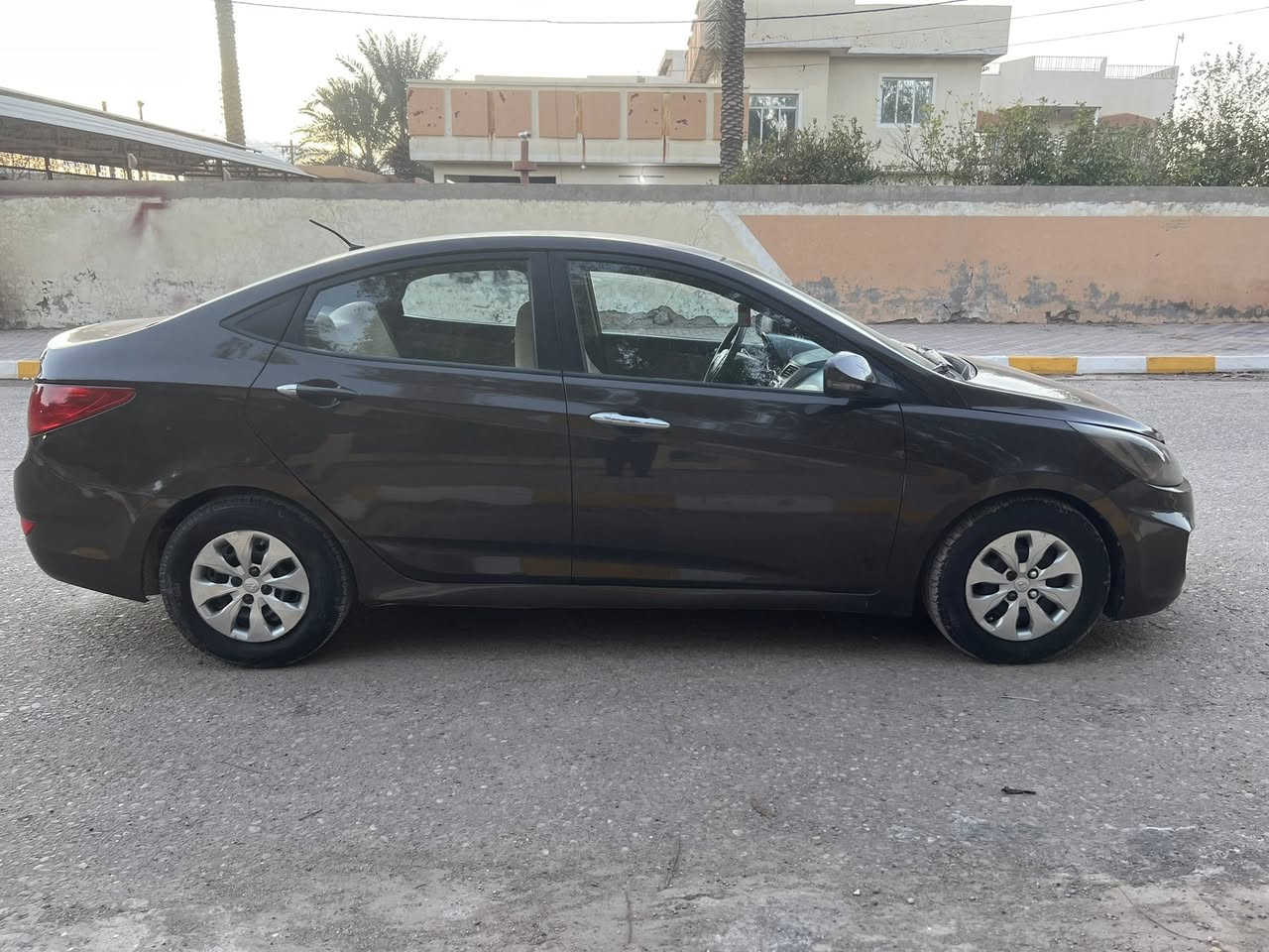 السلام عليكم
‏للبيع هوندا أكسنت موديل 2016 بي صبغ إحزام شرط بدون تكم  وبدون قمارة مكينة 1600 شرط لا تنقيص ولا تبخير صدر أمامي وخلفي شرط جام  أوتو كير اوتو 
‏السيارة جاهزة من كل شيء من الصدر +تايرات + كهربائيات + تبريد + تدفئة شغالة
‏ رقم أربيل الدولي سنوية جديدة عزة جديدة يعني شرط تحويل
‏السعر 94 وبيها مجال للشراي 
‏الاستفسار ***********
