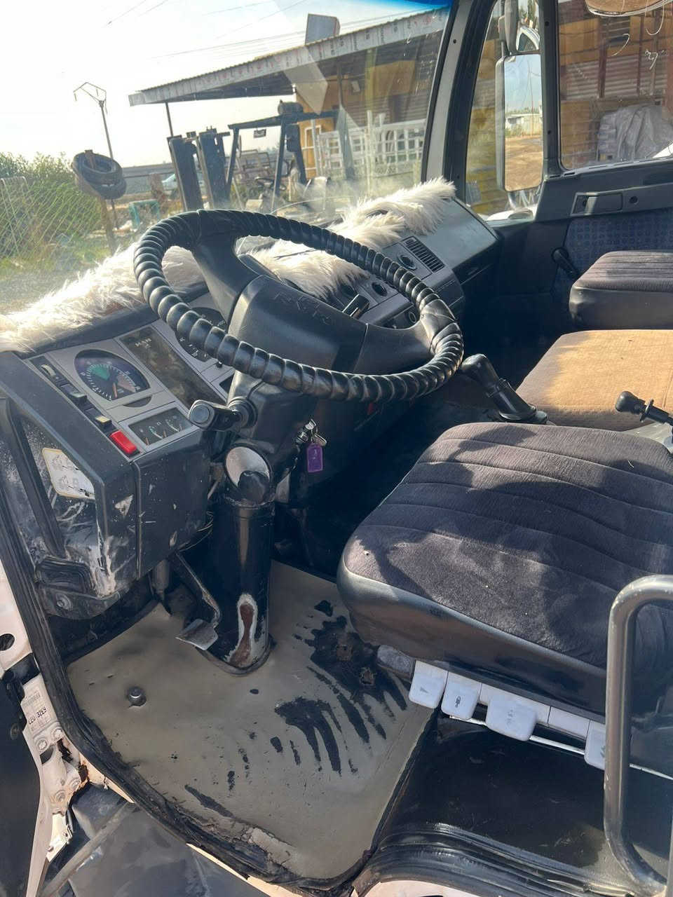 السلام عليكم 
كرين مان 2004 رقم إربيل إنكليزي باسمي جديد بمعنى الكلمه شغال على 24 حبايه كبل للشارع محرك كير شاصي كله جديد كهربائيات كلها شغاله تايرات جدد باتري جديد الكرين 2 ونص طن تحويل ثاني يوم هزه جديده سنويه 2030 
اصل كرين بالسنوية 
السعر 165 بيه مجال 
العنوان ديالى الخالص 
للستفسار اتصل ***********
