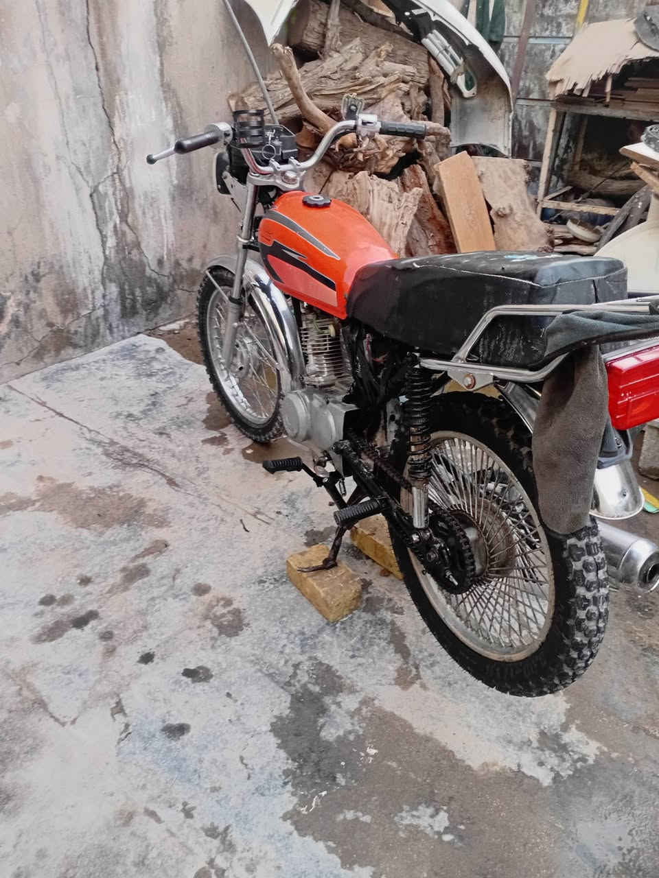 سلام عليكم شباب دراجه كلك للبيع مكاني نجف شارع مطار قرب قريه الغدير عامود ٣٢١ دراجه عوزه ترتيب سعر ٢٧٥ وبيه مجال اتصال ***********
