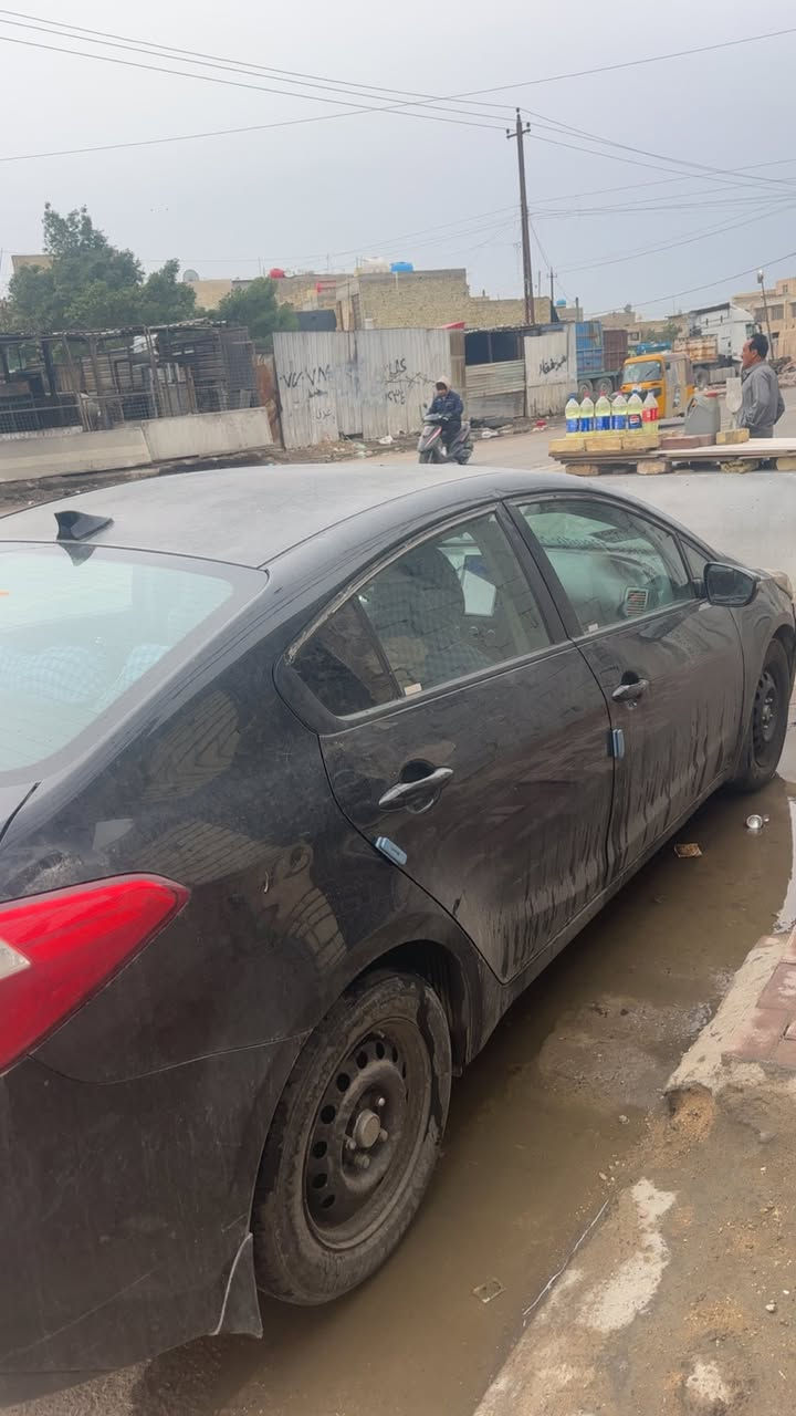 لسلام عليكم 
كيا فورتي موديل 2016 
السياره نضيفه واني معتني بيه 
محرك 2000 دوش 
سياره بيه بنيد اخذته وراجع نفسه 
وبيه بلباب الخلفي ضربه وسويته اني نضربت عندي 
تبريد تدفئه كامله وتحكم ستيرن 
شادله شاشه اصليه وعندي شاشته البلاديه هم 
رقمه بغداد انكليزي الجديد سنويه وهزه جدد 
السياره ب اسمي تحويل مباشر 
رايده ب105 اتصل وتدلل  والرقم بي واتساب 
***********
