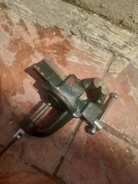 مناكله للبيع  سعر 30 وبيه مجال بسيط  و يوجد خدمة توصيل رقم الهاتف 0774...