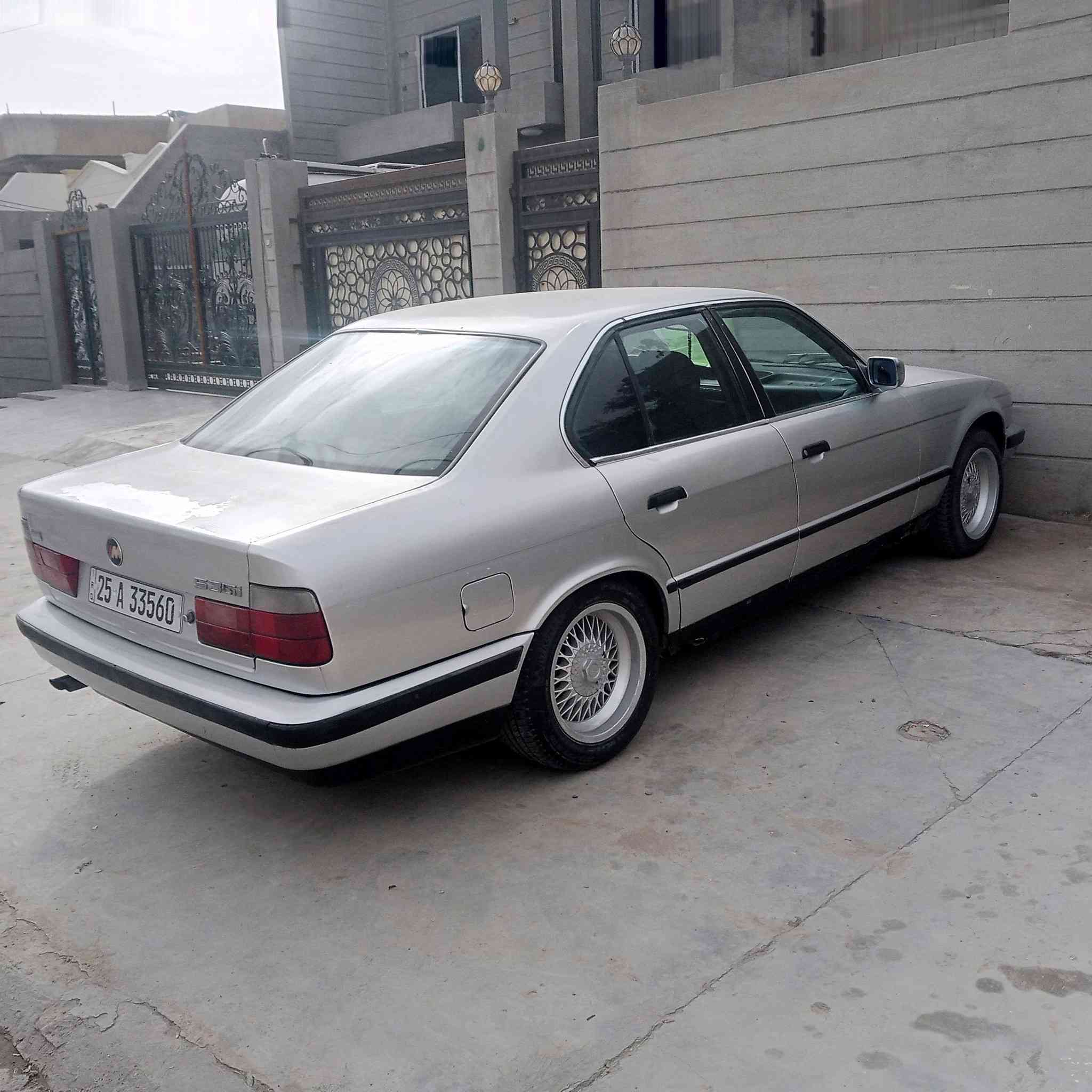 السلام عليكم
موديل 1991 رقم كركوك انكليزي كير ومحرك  محور  بطه السياره بدون اي ظربه باسمي سنويه جديده سعرها 40 ورقه مكاني كركوك رقم الهاتف ***********
