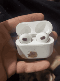 السلام عليكم  ايربود الجيل الثاث بدون لاستيكه 
اصلي شرط عندي Lعطلانه اني عطلته فتحته بل ابره يعني اليسره
ولباقي فول 
مكان كربلاء حي رمضان 

سعره 75ألف وتامرون 
***********

