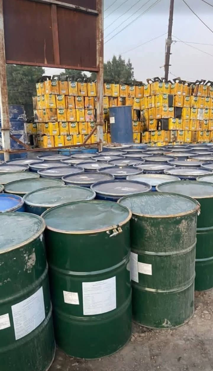 سلام عليكم التجير السطوح ولاساسات وكافه المباني درجه اوله سعر البرميل 75
***********
