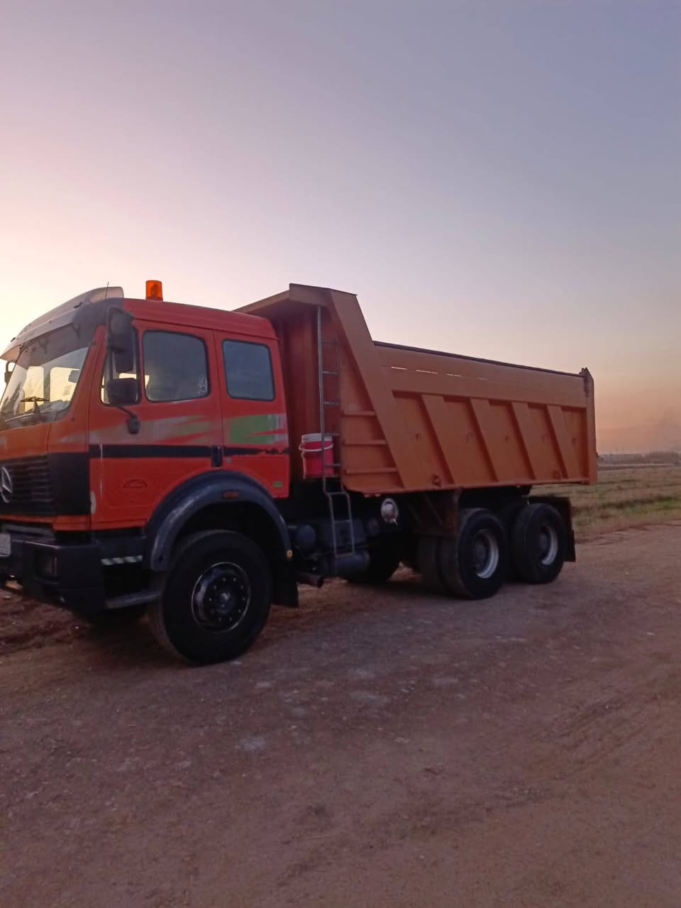 موديل 1992. بسمي رقمهاا كركوك
مكينه 8محسن 130  لاتنقيص ولاتبخير
كير 155 فافون 
مجموعه نص جي اف بوربرن جبير
الهاتف ***********
***********
مكان السياره بغداد
