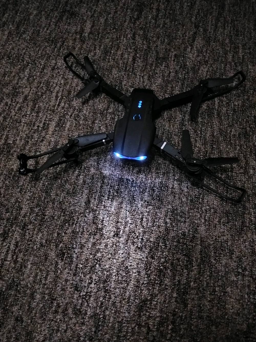 
ما هو موديل الدراون؟: 
الاسم : E88 PRO
هل الكاميرا مدمجة أو يتم ربطها بالهاتف؟: 
تحتوي كامرتين ربطها بل هاتف
كم مدة حياة البطارية؟: 
لا اعلم
هل هناك قطع غيار أو ملحقات إضافية؟: 
نعم 
أين يقع مكانك لاستلام الغرض؟: 
بابل ( حله )