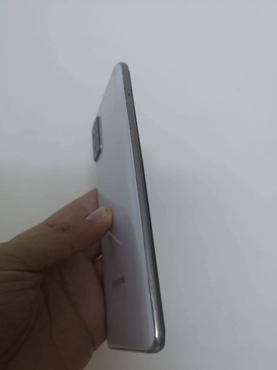 السلام عليكم سامسونج كالكسي A71 ذاكره 128 بطاريه ممتازه
الجهاز كلش نظيف مال بيت استخدام قليل جدا 
للمراوس مع انفنكس شعندك موبايل نزل 
مكاني بغداد المشتل 
للتواصل : ***********
