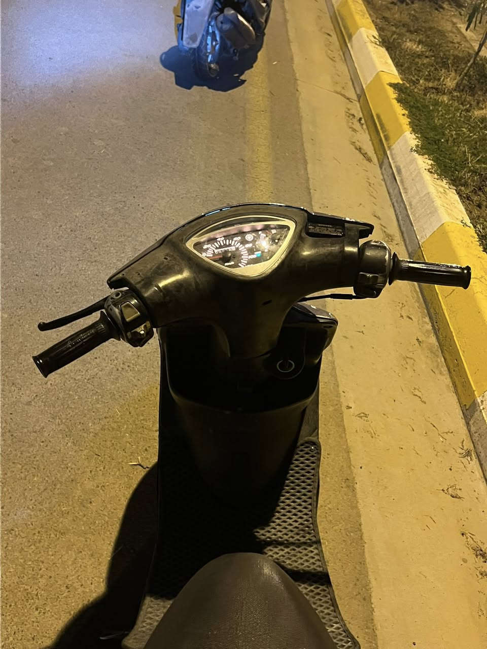 السلام عليكم خواتي ماكس عدلة الدراجة كاملة مكملة مابيها اي نقص سلف هندر كهربائيات كلها شغالة كيجات صدرها قفل صندوك الدراجة كاملة من الالف للياء كفرات 4 ولف اكفلها من سرقة وعشاير تجي اتكاتب وياك وتاخذها مكاني بغداد بسماية
*********** سعرها 475 وبيها مجال شي بسيط كلش شراي اتصل وبخدمتك
