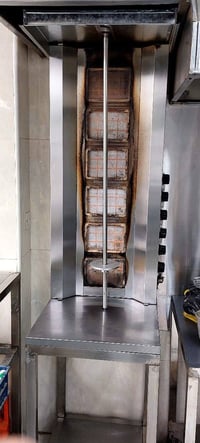 للبيع اغراض مطعم للإستفسار  07744447880