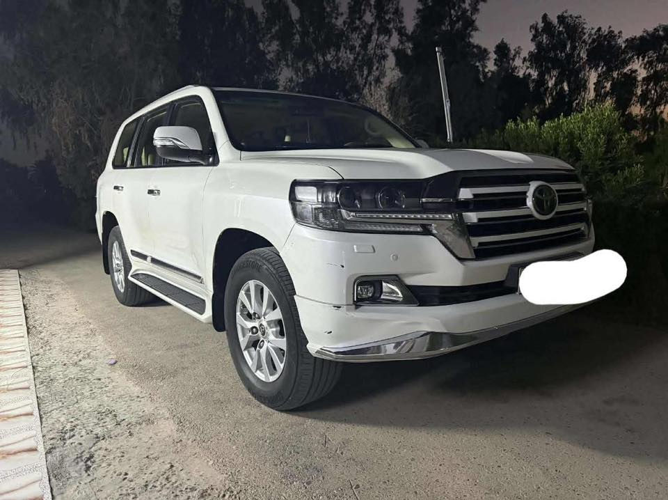 ﷽
‏‎سلام عليكم 
 للبيع او مراوس ب لاندكروز 2022
لاندكروز 🔥 2017  💣 ويت اديش🚀 GXR:
فول موصفات 
السياره احله من الصور بالحقيقه 
فول مواصفات 1/1 💯 :
1- فتحة 🕳️
2- بصمة 🔐
3- ماشية 91 حقيقي 🧡 وقابلة لزيادة 
4- حساس خلفي وامامي 🎶🔊
5- ثلاجة 🥶
6- كرسي كهرباء ⚡
7- تشغيل عن بعد 💥
8- شاشات عرض 💻
9-كامرات 2 دوارة 👀
10- 8  ايرباك 
11-دفع رباعي 🎮
12- شاحن واير لس

حجم المحرك: 4000 ✅
ملاحظة // السيارة كفالة عامة من جميع النواحي 
حته الدعاميات وشرط  الفحص ✅
جاهزة من كلشي مابيها اي نقص وبالعافية ع تكون من نصيبه
#مفخره_الأرض 🔥 
🟩 السعر المطلوب  _ ( 51 $ )💸وبيها مجال                             
الي يحب يتصل 
***********
