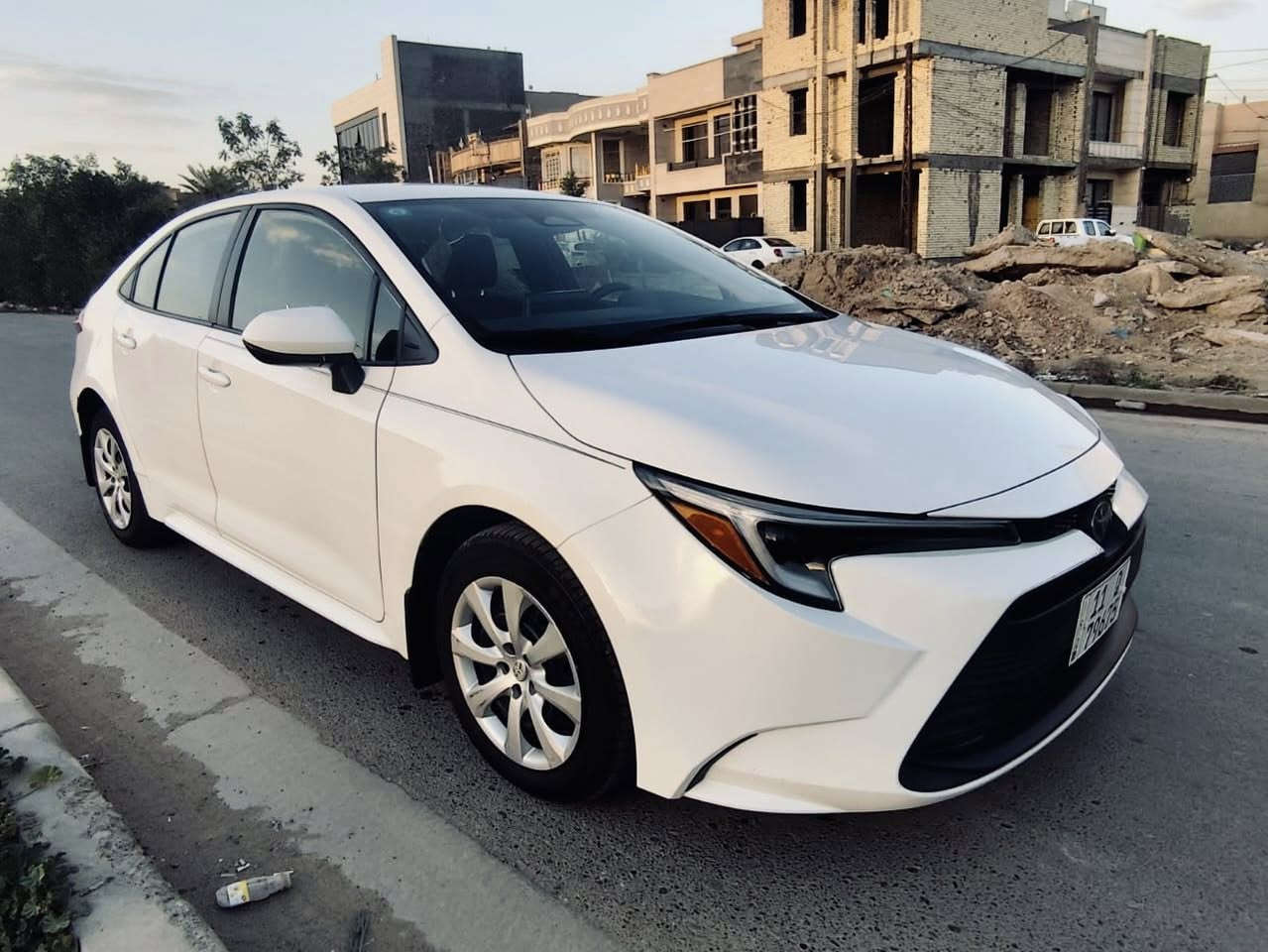 السلام عليكم
————————
كورلا (2023) LE هايبرد
حادثها بسيط بدون ايرباك موضح في الصور 
صبغ باب + جاملغ فقط 
———————————————————
مواصفات  LE معروفة 
محرك  1.8 هايبرد 
———————————————————
عداد السيارة ( 45 )الف ميل 
ماشية بالعراق ( 6 ) الاف ميل فقط 
———————————————————
مكان السيارة بغداد . الدورة
————————————
السعر ( 165 ) وبيها مجال بسيط
هـ ( ‭0770 809 3323‬ ) 
————————————
ملاحضة مكلف بالنشر
