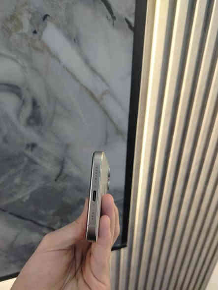 السلام عليكم ايفون 15 pro max ذاكره 256/بطاريه 90/ZAدبل سيم كارت /كارتونه وملحقاته كامله الله يشهد الجهاز نظيف بمعنى الكلمه  مكفول من الشخط مامبدل بي اي قطعه ولا مفتوح وين ميعجبك تفحص السعر 1150 وبي مجال عنواني نجف. ***********
