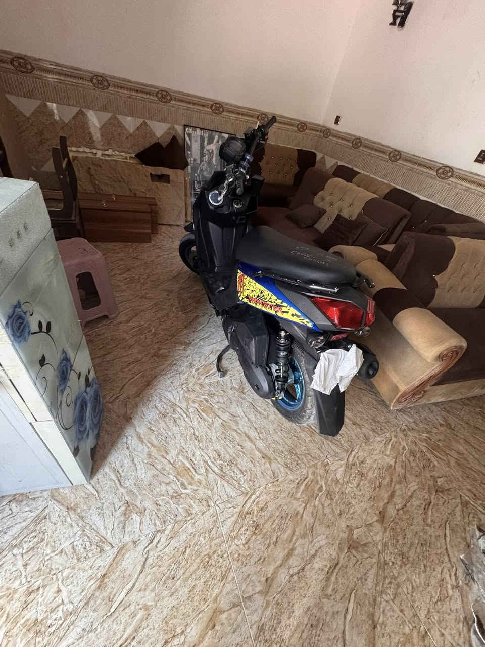 السلام عليكم 
من رخصه الأدمن 
للبيع سكنز جبلي حديث 
صارلي ٢٧ يوم من نزلتها من رمبه 
جديده أعيد واكرر رمبه 
دبلات رياضي 
صالنصه رياضي 
ستيرن رياضي 
كلچات 
ذني كلهن جني وي دراجه بلادي يعني اي شي 
مامبدل بيها السعر ١٩٠٠ 
سبب البيع أسباب صحيه
عنواني بغداد
للأستفسار ***********
