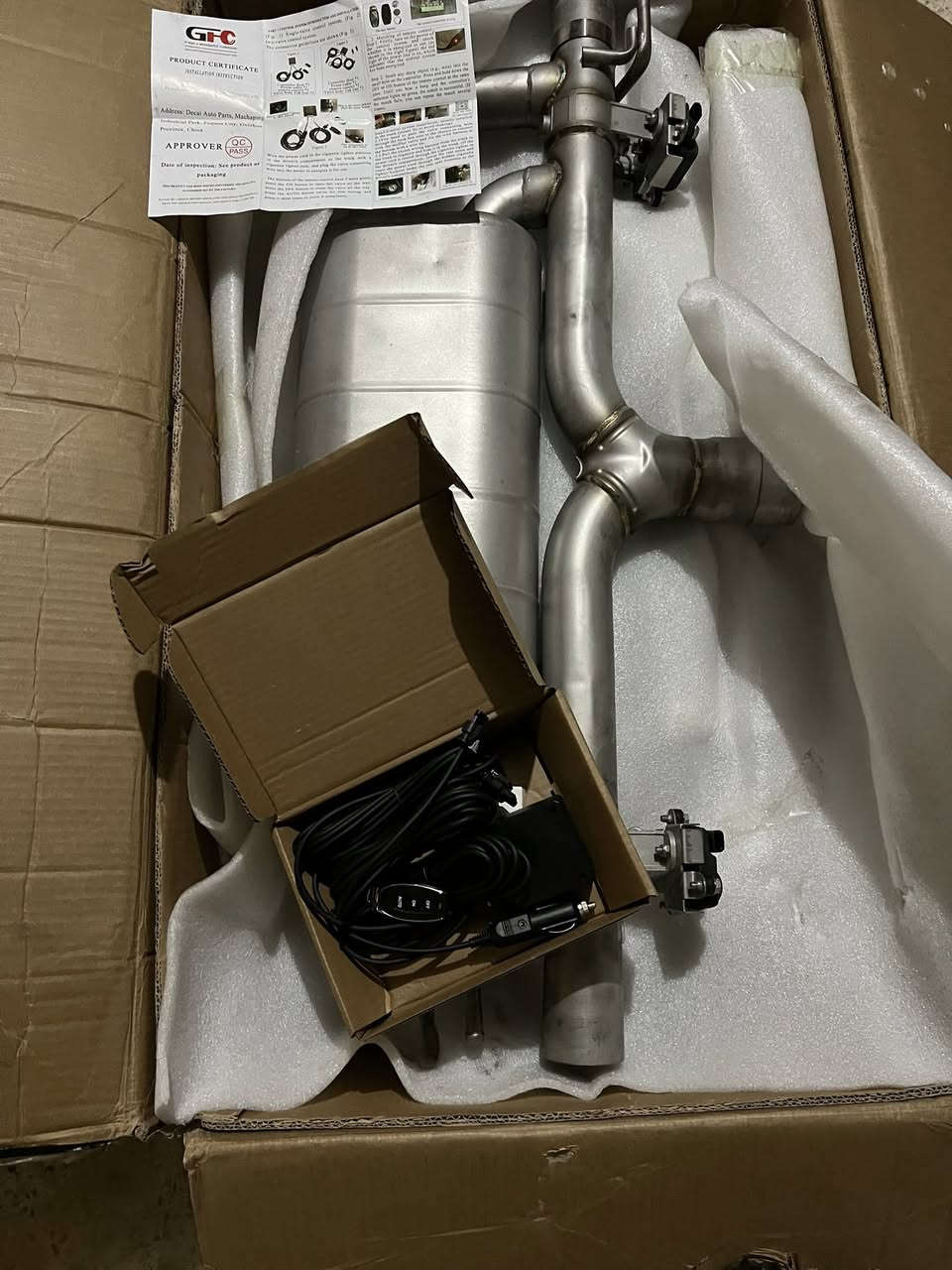 للبيع: نظام عادم (قزوز) ذكي Valvetronic من شركة GFC العالمية – طقم كامل وجديد.
هذا النظام يجمع بين هدوء الوكالة وقوة السيارات الرياضية بضغطة زر واحدة!
المواصفات الفنية:
• المعدن: ستانلس ستيل أصلي (304) مقاوم للصدأ والحرارة العالية، مع لحام تقني (TIG) درجة أولى.
• التحكم: نظام صمامات كهربائية ذكي (Electric Valves) يتحكم بمسار الصوت.
• الوضعيات: يجي وياه ريموت كونترول وجهاز تحكم لاسلكي (تفتح وتغلق الصوت وأنت بمكانك).
• التركيب: يرهم على أغلب السيارات (Universal) اللي تحب تسويلها مخرجين (Double Exhaust).
• الكهرباء: يشتغل على 12 فولت (وصلة ولاعة أو ربط مباشر)، يعني ما يحتاج ترهيم معقد بضفيرة السيارة.
قطعه جوكر لكل السيارات ترهم تقريبا بعدها بالك ماعرف سعرها خلي سعرك بالتعليقات وبالعافيه ع ياخذها


**إذا كنت صاحب هذا الإعلان وتريد حذفه لأي سبب، رجاءا أرسل رسالة إلى الدعم الفني**