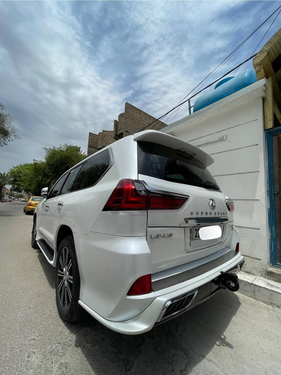 LEXZ
موديل 2020 فول موصفات سوبر سبورت
ماشيه 100km  رقم أربيل تحويل ثاني يوم 
مكاني بغداد السعر 750$ وبيها مجال 
مكفوله كفاله عامه لاتصال ***********
