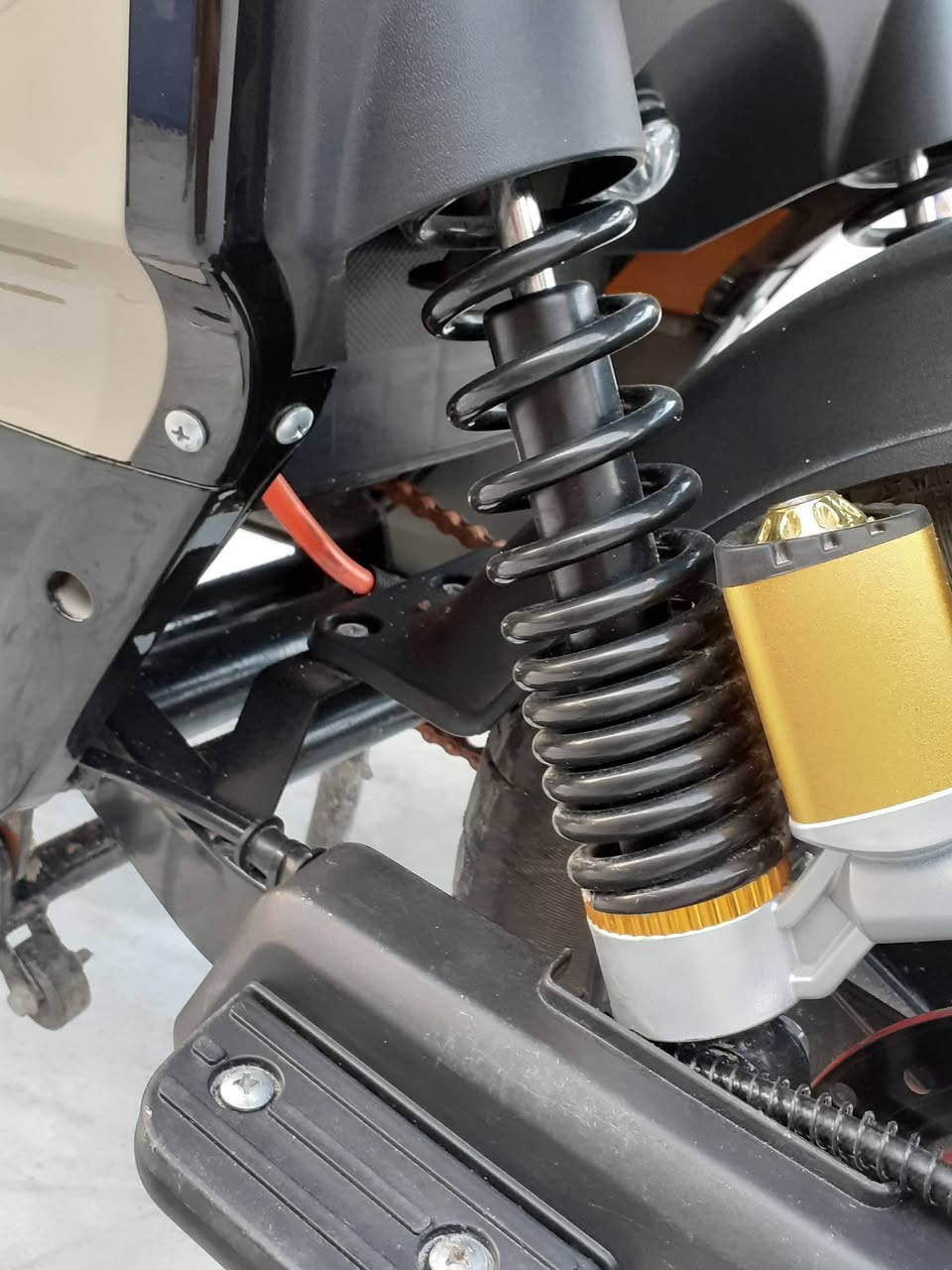 سلام عليكم دراجه R11للبيع او مراوس ب ماكس عدله مواصفات دراجه
1_ نظام بك R 

2_مفتاح عدد 2

2_ بصمه تشغيل 

3_كارت تشغيل عدد2

4_ عدد سرعات 4

5_عدد بطاريات 5 اصليه  

6_ شحنه وحده تمشيك 35 كيلو متر 

7_بيهه USB شحن 

8_ بيهه بلوتوث صوتهه كلش حلو 

 اشتريت من الوكيل  دراجه نضيفه 

موديل 2025 دراجه كامله مابيهه اي نقص كفات 

بعدهن بل جيس شركه عنوان بصرة ابو الخصيب 

الرقم *********** سعر ٦٥٠ وبيهه مجال مستعجل
