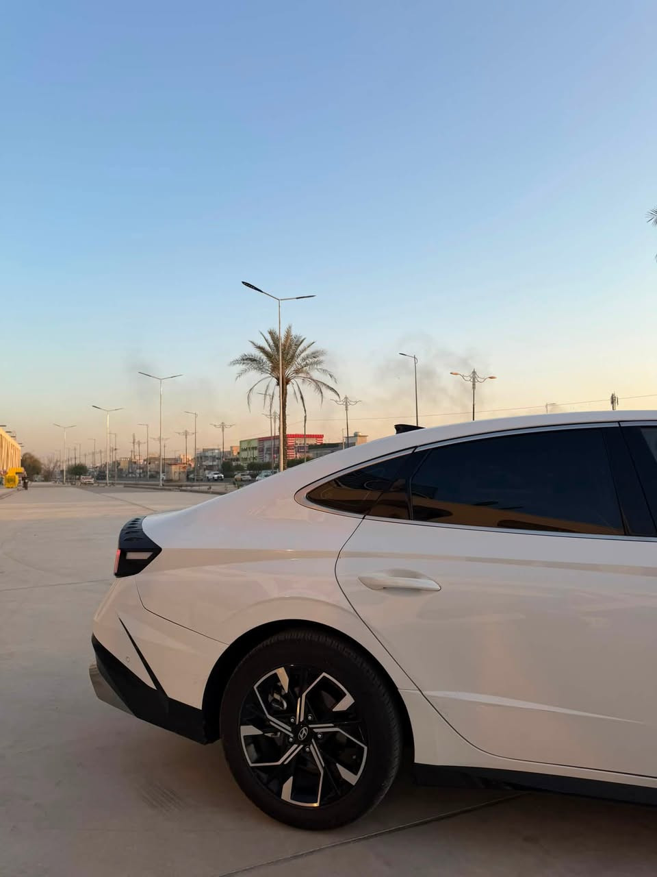 2024sonata  للبيع
السيارة وارد كوري 
مواصفات السيارة 
    شاشة لمس 
* دعم Apple CarPlay وAndroid Auto لاسلكيًا.
* تشغيل السيارة عن بعد 
* شاشة متصل 
* تحكم الا الأمام والخلف عن طريق بصمة السيارة 
* ٣ وضعيات قيادة 
* كامرات محيطية 360 درجه 
* راراد امامي 
* كاميرا خلفية.
* مثبت سرعة ذكي.
* المحافظة على المسار.
* فرامل طوارئ أوتوماتيكية
* مراقبة النقطة العمياء
* كشن كهرباء السايق والسكن 
* حساسات امامية خلفية 
* صندوق ذكي عند الاقتراب 
* مسطرة خلفية لد كامل على طول الجنطة 
* المحرك 1.6 T  
* مشي السيارة :21 كيلو متر  
* بدون رقم 
صندوق كهرباء 
* السعر 163 $ورقة وبيها مجال بسيط سعر بلاش 
السيارة الجاملوغ الامامي والسكن مصبوغات فقط صبغ بدون تعمير 
 ***********
