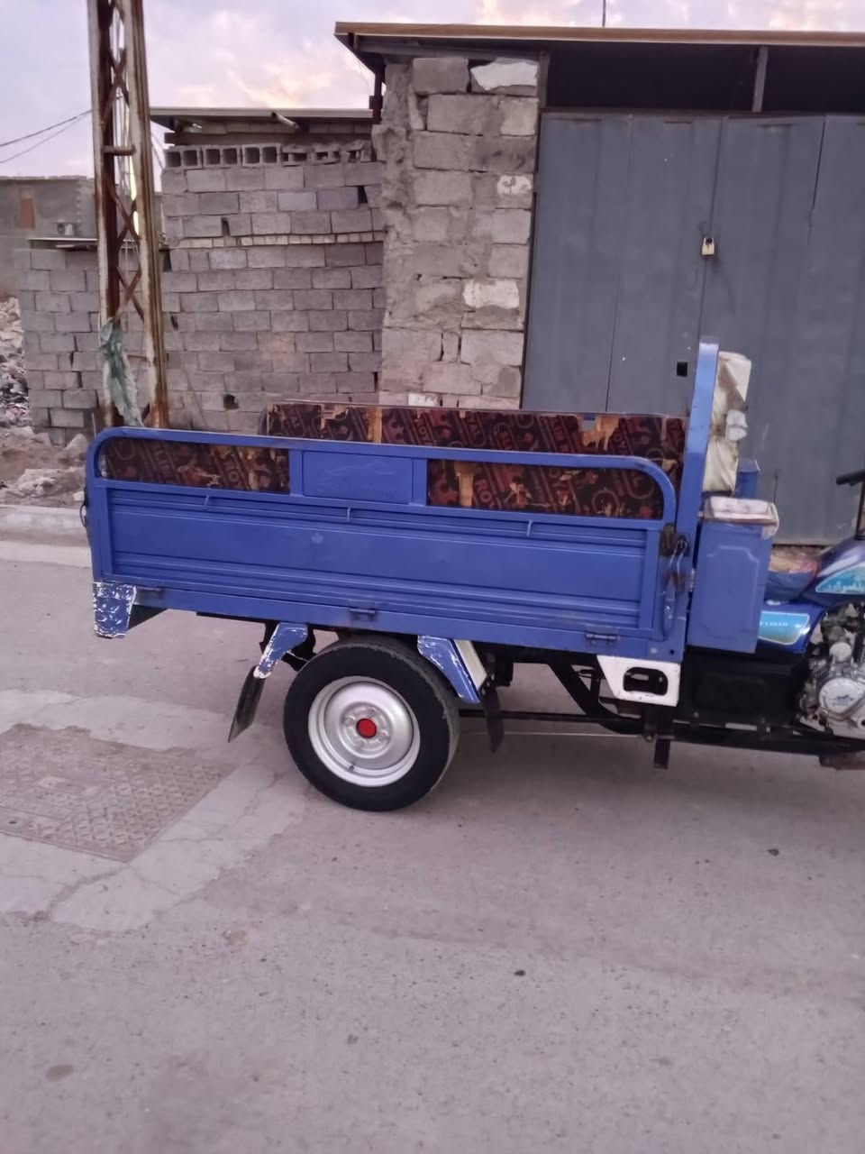 سلام عليكم موديل ٢٢ شاصي بلادي كهربايات كلهة شغلة تايرات كير محرك كلة نضيف كبل لشارع دشبول اكتروني أوراق صولية سعر مليون ٧٥٠ وبيهة مجال المكان حي أور سبع قصور شراي ينتصل ***********
