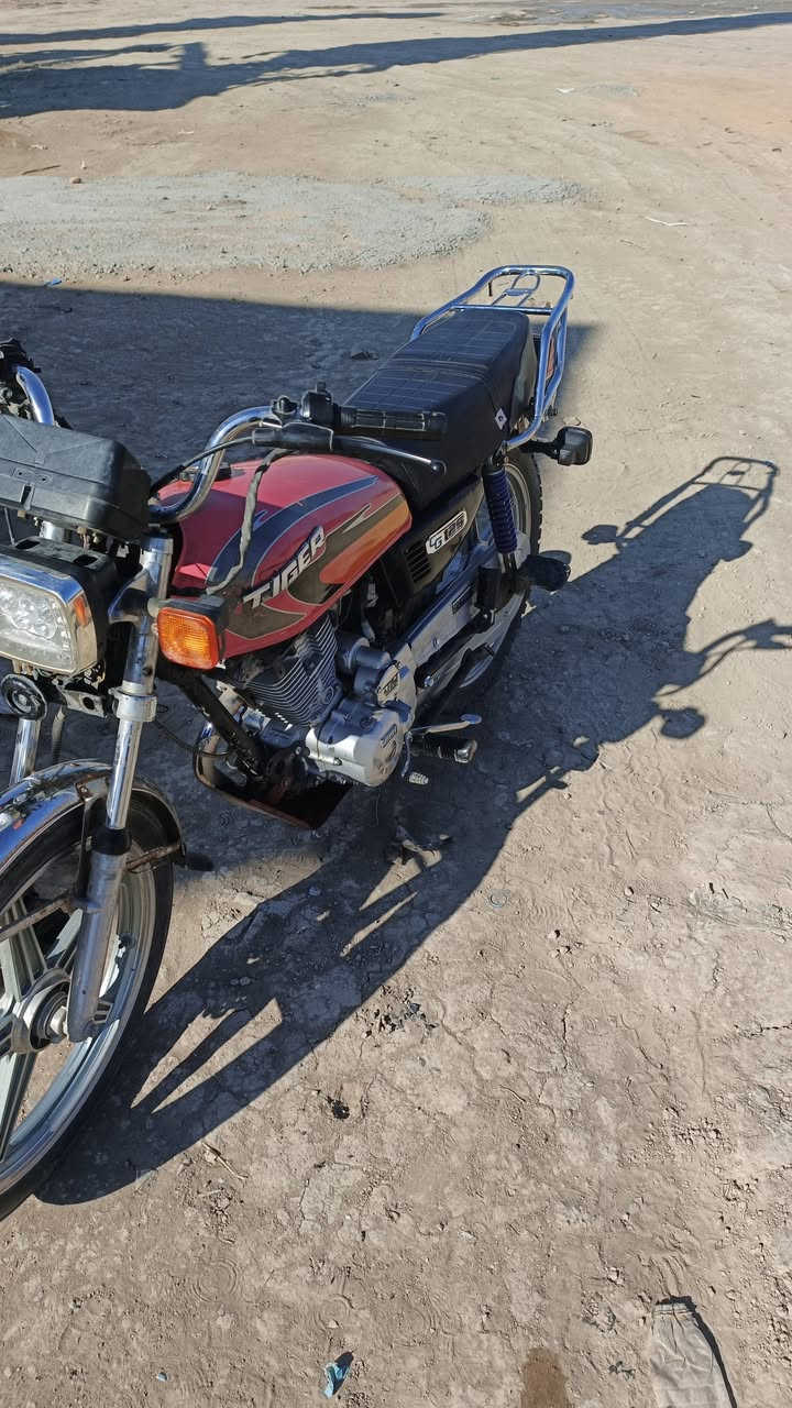 سلام عليكم دراجه سيفان موديل 2021جاهزه من كلشي مابيه نواقص محرك 200 كله شغاله هورن ضوه امامي خلفي اشاير سلف كله شغاله 5 كير محرك مامفتوح 
 الستفسار  ***********
