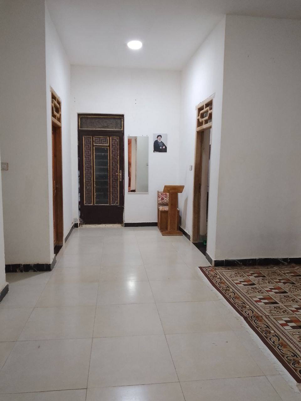 السلام عليكم بيت للبيع في منطقه الدفاس أول ما تزل السده اول فرع مساحته 200متر البيت كله كامل فقط الدرج والسطح ما كامل وعلئ شارع 8متر الرقم:***********واتساب فقط
