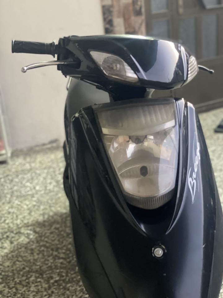 سلام عليكم دراجه بريزز كلش نضيفه ومكينه ناعمه كهربائيه عمتن شغاله شايرر دبلات كلها جاهزه دراجه نقصها بس باتريي فقطط سعرها 450بيها مجالل لطيبين مكاني للحريه شارع 30قرب أسوق مريومه رقم تليفون ***********بي واتساب
