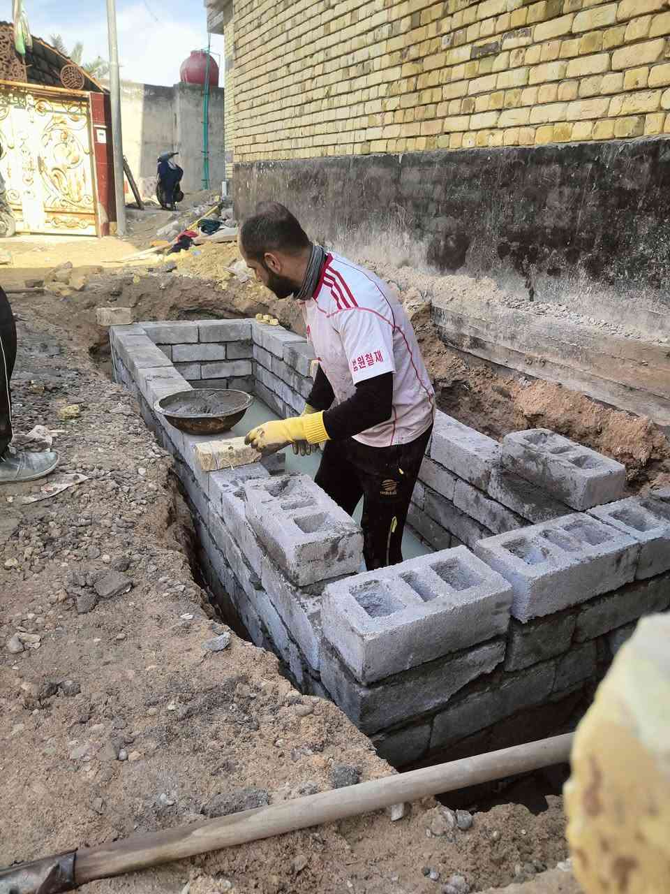 شغل درجه اولى ونضيف 
نعمل جميع الاعمال وباسعار مناسبه 
يتوفر لدينا مدكه حدل وحفر يدوي وبوكلن وتفليش وصب ودفن وتتضيف وصبت نضافه.....  والى اخره..  خادمكم ايمن البصراوي 
رقمي *********** 
يوجد واتساب
