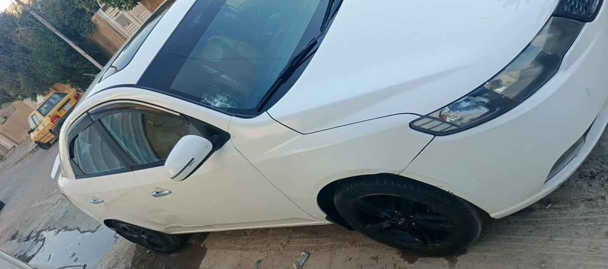 السلام عليكم
سيراتو 2011للبيع فول مواصفات
سنويه بسمي بدون صبغ 
بيه بارد فقط 
خاص او ***********
