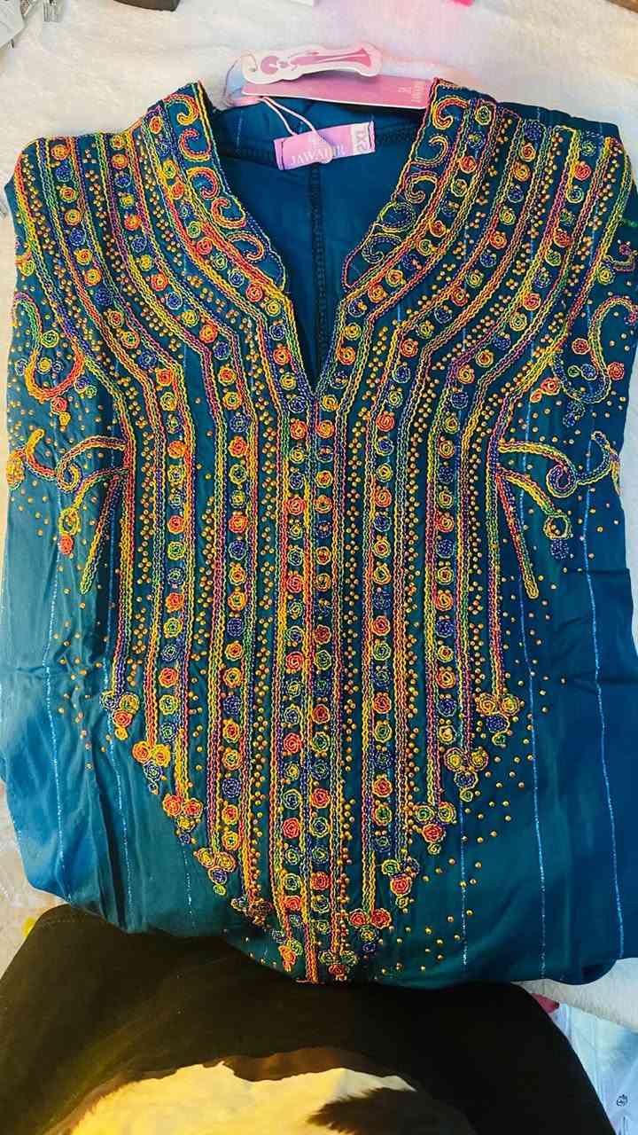 بنات توفر موديل الطاووس يجنن وهاي اللوانه سعره 25 وتوصيل مجاني داخل سماوه  الي تحب تحجز  تتفضل خاص


**إذا كنت صاحب هذا الإعلان وتريد حذفه لأي سبب، رجاءا أرسل رسالة إلى الدعم الفني**