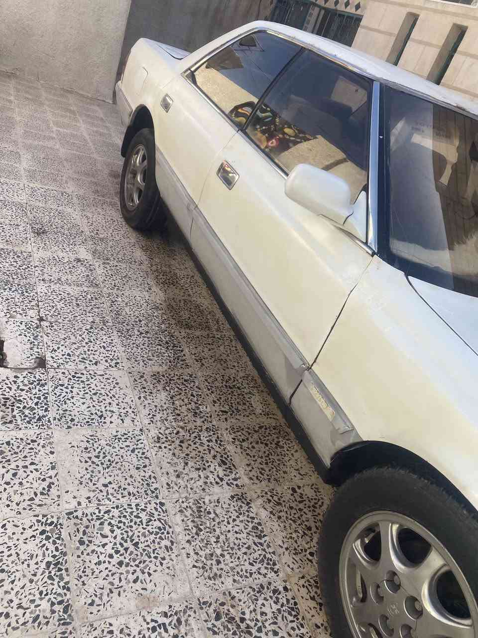 السلام عليكم سياره للبيع او مراوس حسب القناعه تايوتا  مارك  موديل 1991 رقم ديالى  الماني  مشروع وطني شرط التحويل   في اي محافظه مكفوله من الضربه والكص قماره بلاده الصفاح بيها رشات صبغ مكينه بطه 2500 حاويه السياره  كامله مكمله  تخم تاير جديد وحدادية حلوه سعر السياره  27$ وبيها مجال مكان السياره صلاح الدين / الدجيل 
للتواصل 
***********
***********
