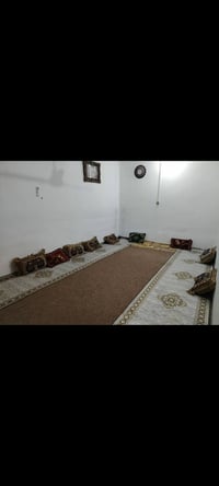 خلف الملعب • ١٩٠م • غرفتين