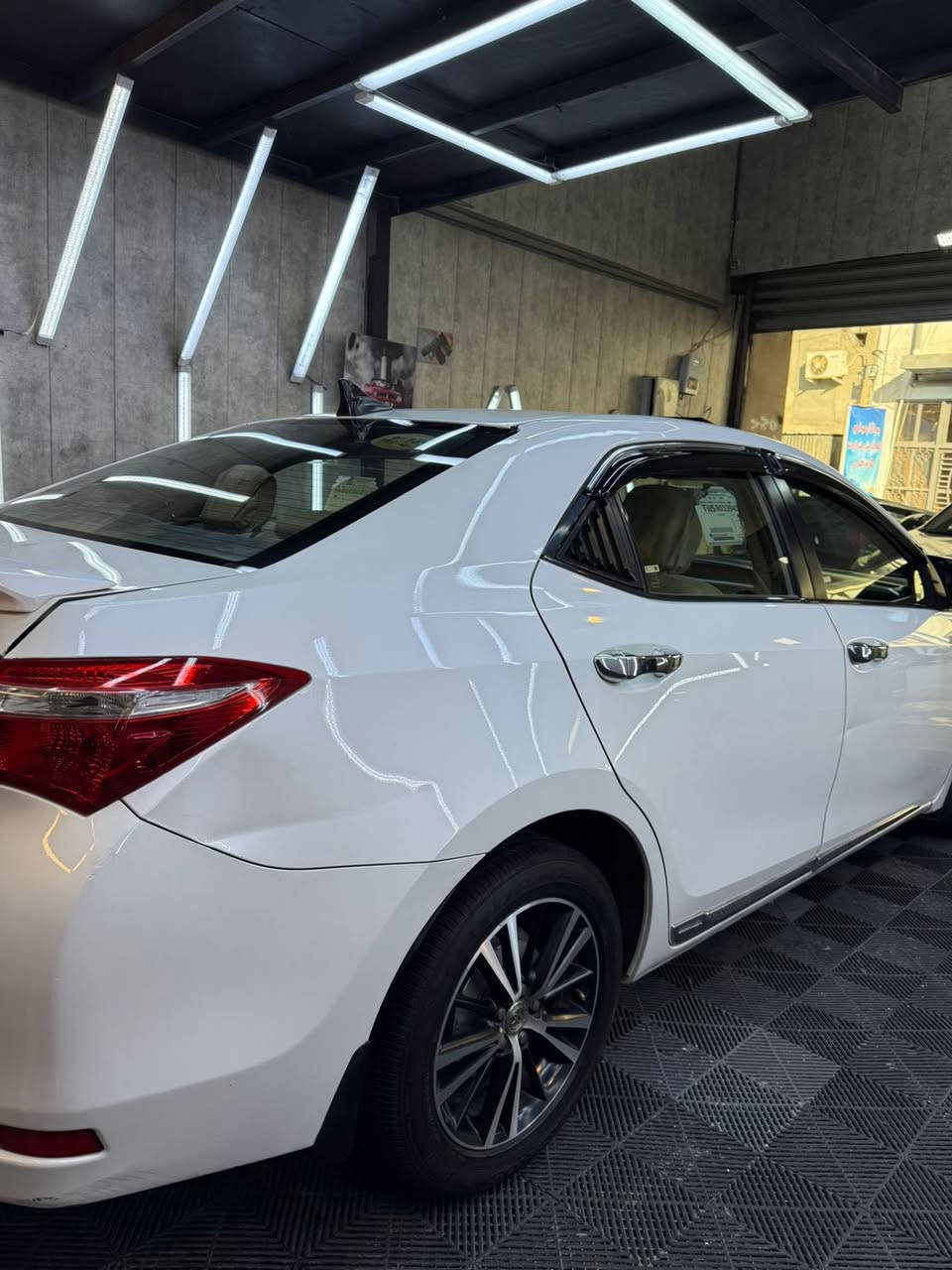 السلام عليكم تيوتا كورلا خليج 2015سياره كامله مكمله متحط عليها ربع جامه اماميه 
صدر جديد امامي وخلفي 
تبريد ثلج تخم تاير 
صبغ  جاملغ خلفي +نص الباب +جاملغ امامي صفحه الراكب بي بارد
للبيع رقم اربيل بأسمي تحويل ثاني يوم 
للستفسار الاتصال عنوان بغداد حي الجامعه***********
السعر ١٢٨ بي مجال
