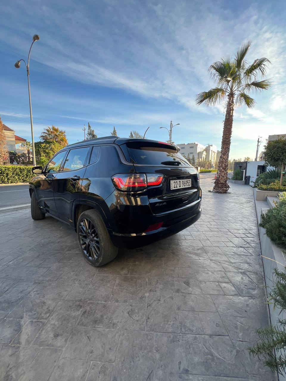 جيب كومباس
موديل 2022
 
فئة high altitude
اعلى فئة بالكومباس
محرك 4 سلندر 2400 المرغوب
———————————————
ماشية 40 الف مايل حقيقي 
رقم اربيل 
تحويل ثاني يوم

المـــــــواصـــفــــات

-رادار امامي 
-رادار خروج عن مسار 
-بصمة تشغيل 
-تشغيل عن بعد
-صندوق شفط
-بصمة ابواب 
-هند أبريك بصمة
-اطفاء ذاتي
-شاشة كبيرة
-كامرة خلفية دوارة
-تحكم أستيرن
كشنات جلد بالكامل+ كهربائي وخزن
-تبريد قطعتين
-تبريد خلفي
-كشنات امامي تدفئة( وتبريد)
-كشنات خلفي تدفئة
-رادار 360
 -لايتات زينون وليد بلادي
-لايتات وبگلايت كله بلادي
-كشافات 
-ويل كب بلادي 
-4X4 
-ماوس تحكم وضعيات للقيادة
-drive mode
-تحديد سرعة 
-كيجات الكتروني
-داخلي وخارجي اسود بلاك توب 
-دبل كير
-شاشة تدعم ابل كار بلي
-مراية تعتيم
-مراية جانبية رادار وهيتر 
-نظام الصوت الباين و أم بي فاير
-أدوات احتياطية وسبير 
-گاعيات بلادي 
و بعد بيها هواي مواصفات سعر... 180
بهذا اللون والمواصفات ماكنة 2400 (وحيد)
_________________________

حادث خفيف بس چاملوخ امامي سكن 
و باب سكن صبغ
ارباگات سيستم
⭕️ بدون دواخل بدون شاصي بدون لغود كلها بشرط 
جدام وخلفي كبس 
كلها بلادي....*********** أربيل, العراق
