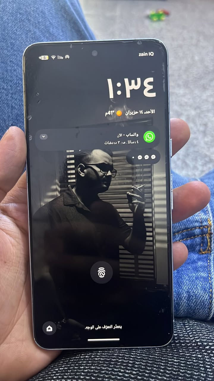 للبيع كوكل بكسل 8 برو
سعر 375 وبيها مجال 
ذاكره 128 
بغداد الغزاليه 
***********
بي فقط ضهر مفطور مثل مموضع للعلم جهاز امريكي

