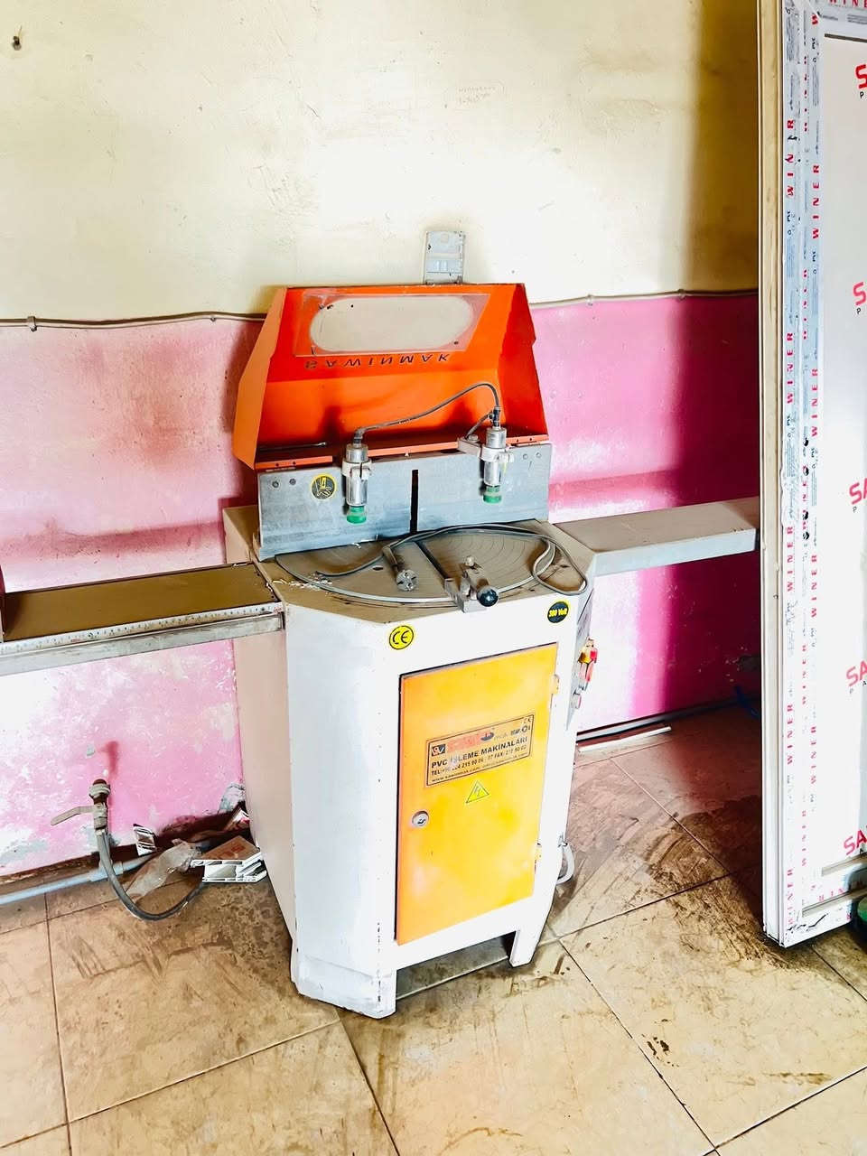 معمل بلاستك كامل لبيع استخدام قليل جديد المعمل
السعر 6 مليون 
المكان تكريت حي صناعي
الهاتف ***********
