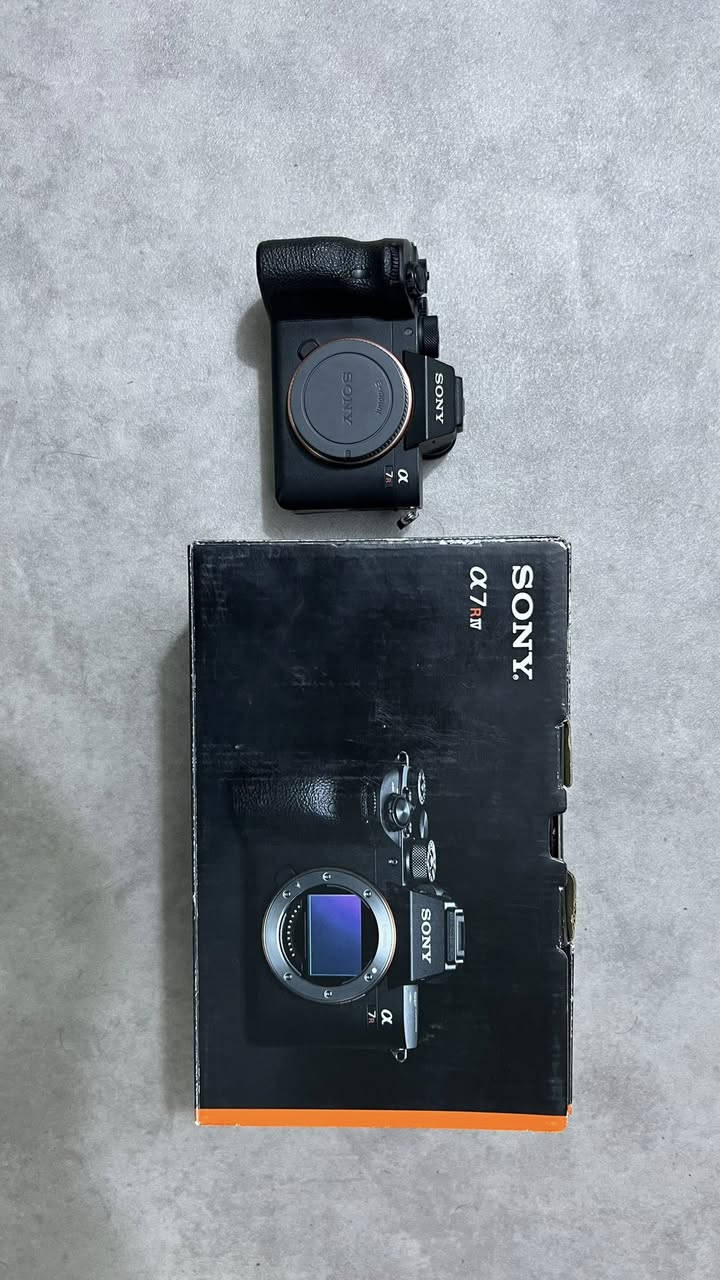 sony a7r4 للبيع 
شترها 28 k
استخدام كلش قليل
النظافة ١٠٠٪؜ 
جميع ملاحقاتها موجودة
للاستفسار والشراء على 
الرقم 
***********
