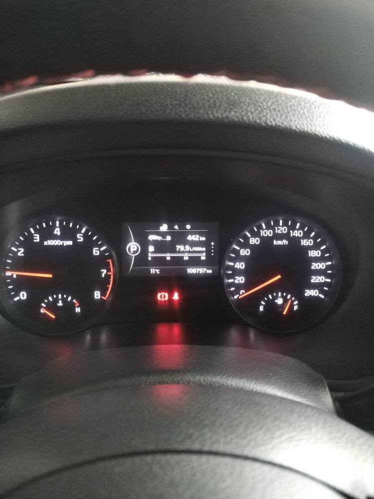 كيا سبورتاج خليجي محرك 2000 موديل ١٧ فول مواصفات بصمة بانوراما وجلد تحكمات استيرن باسمي ماشية 108797كم كشن كهربائي وهيتر ٣ أنظمة قيادة حساس امامي وخلفي وكامرة بي جاملغ الأمامي الأيمن صبغ بدون دواخل  *********** كركوك, العراق
