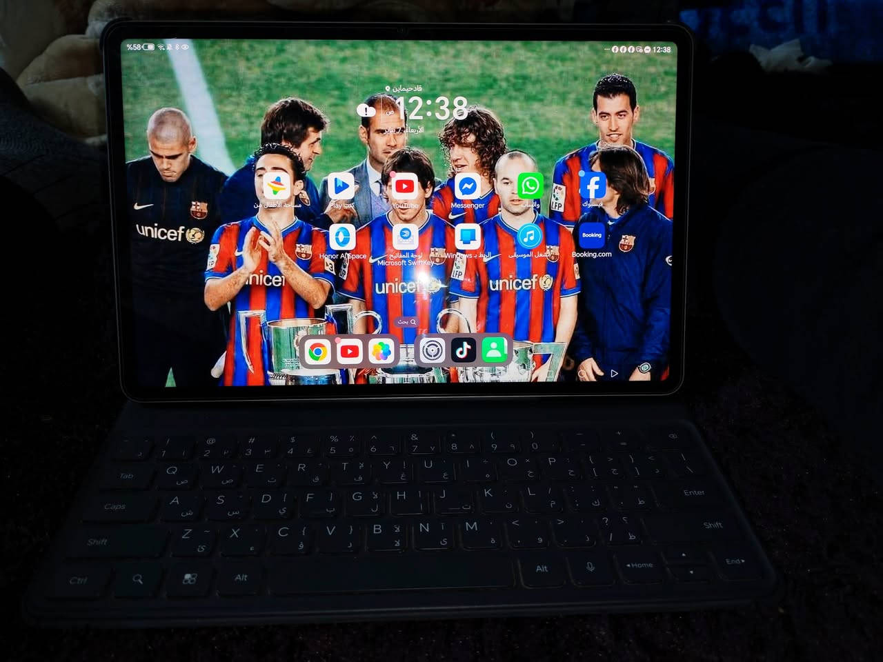 ايباد هونر باد 10 بعدة جديد استعمالة بسيط جدا السعر 325 كامل ملحقات وغني عن التعريف ذاكرتة 256 وبطاريتة 10100 ملي امبير والعشوائيه 8+8 .عنواني بغداد الشعب ***********
