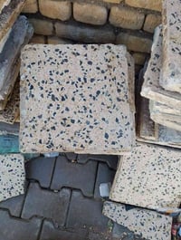 كاشي اكثر من 300 نضيف للبيع بسعر مناسب الي يريده يتصل 07819482320