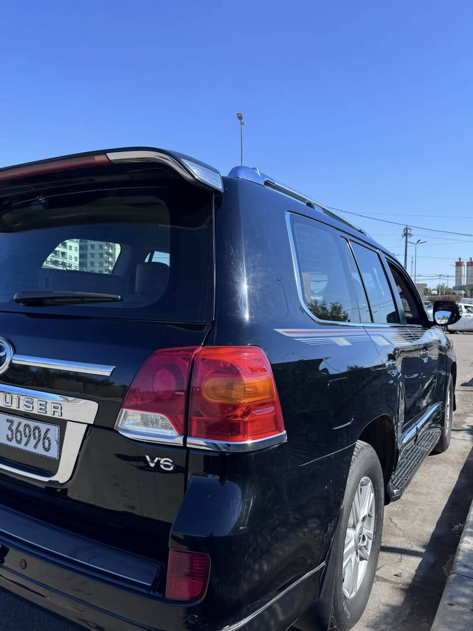 تيوتا لاندكروزر موديل 12 للبيع رقم بغداد بسمي تحويل ثاني يوم هزه جديده فتحه+بصمه+كشن كهربائي+مري شفط+دفع رباعي+كشن جلد وباقي مواصفات 12 صيانه جديده متصرف عليها اي فلس تخم تاير جديد كير ومحرك وصدر كفاله عامه فقط جاملغ مفتوح مكان السياره بغداد حي العامل  رقم الهاتف  ‭0770 618 1764‬ السعر المطلوب 320وبيه مجال  ومن الله التوفيق الى الطرفين
