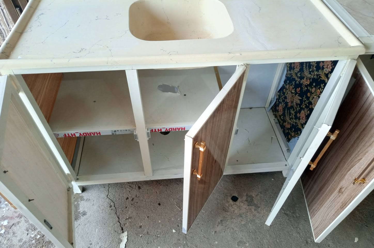 مستعد لشراء الكاونترات التعبانه والنظيفه .
متاح .
قطعتين كاونتر المنيوم ارضي وسنك فقط فقط .السعر 190 الف  . سعر نهائي .الارضي مترين والسنك متر و30 سم .العنوان موصل قادسيه 2 قرب جامع ذياب العراقي .
***********
***********
متوفر واتساب وخدمة توصيل حسب الاتفاق
