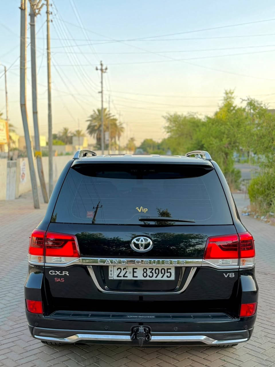 لاندكروز موديل2016  SASV8 4600
 فول مواصفات 1/1 رقم أربيل بسمي سنويه ورقم وهزه وفحص كله جديد  السياره كفاله   عامه  حت الدعاميات ومكينه وتخم تاير وحداديه كله على وضع الشركه المواصفات 
1- بصمه + بصمه ابواب 
2- سلايت 
3- كشنات جلد + كشنين كهرباء + كشن السائق  +3قطع تبريد 
4- 8 ارباك 
5- تشغيل عن بعد 
7- اشاير لكزز 
9- ثلاجه بارد 
10- طفايه اماميه  
11 حساسات امامي خلفي 
مكاني بغداد الكرخ فقط بيع 
السعر (437)واتساب ***********
