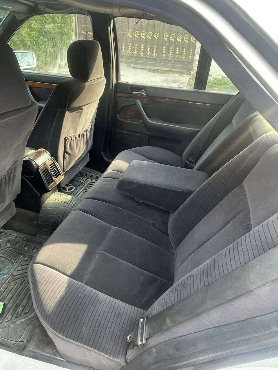 من رخصه الادمن ممكن توافق 

مارسيدس شبح موديل 95 ((((بلاديه )))))غرفه نظيفه جدا مخمل فول مواصفات فتحه بالسقف حداديه جديده كليا  دبل فيت بمب جديد  طخم اطارات محرك حجم 320 خراطيم جديد السياره ماناقصها شيء  اريل ويا التشغيل مال جناي بغداد دولي وبأسمي عنوان بغداد
للبيع فقط 
السعر 90 

لاستفسار ***********
