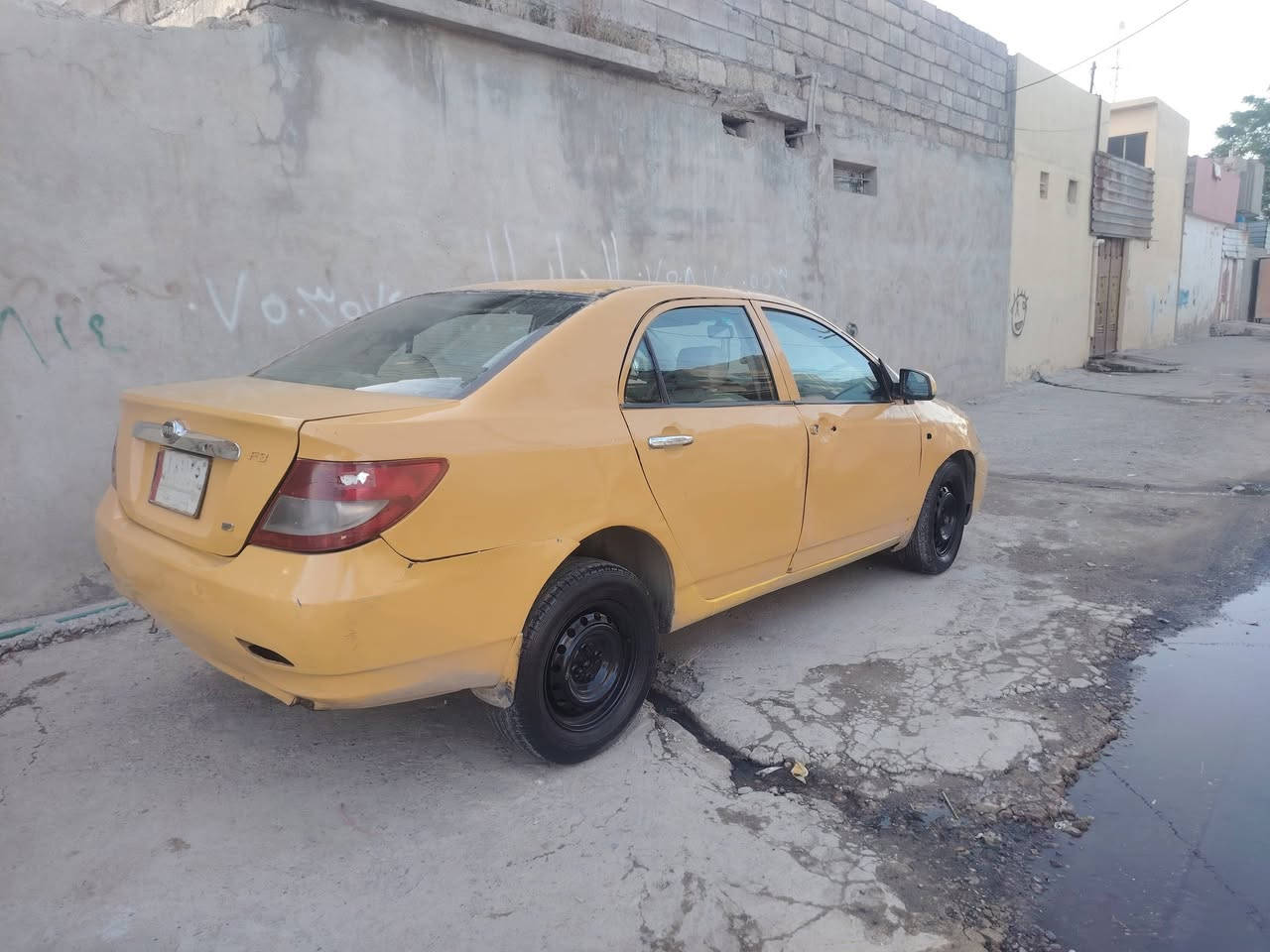 سلام عليكم سياره بيوايدي موديل 
13رقم بغداد شرط التحويل ول وكاله 
 محوره محرك مستبوشي 
كربون بانزين ضرره مكلوبه 
السعر 25 وبيه مجال 
***********
***********
