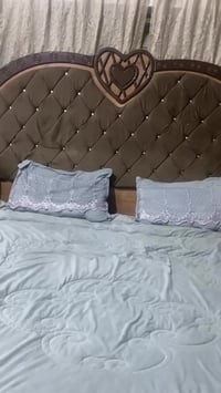 غرفه البيع كامله السعر 450وبيه مجال الشراي رقم وتساب 07837044421