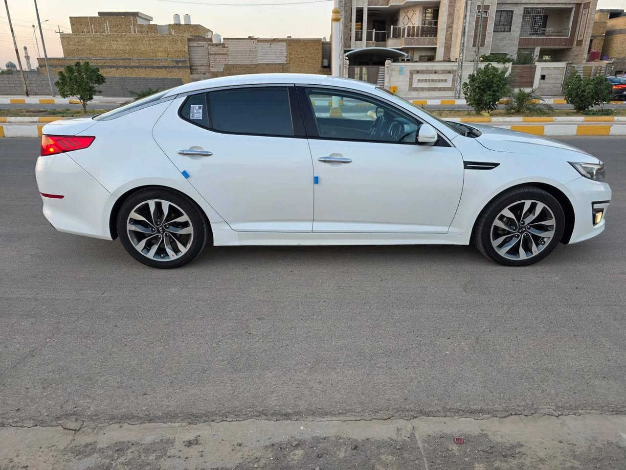 السلام عليكم 
كيا اوبتيما 2015 خليجي موصفات الشركة الدولية مكفوله بيها رشه بلهلال الخلفي بسيطه فقط والباقي كفاله محرك الفين دوش 
محرك كير حداديه تبريد كله كفاله مكان السيارة ناصريه مركز الشراي يتصل وبلخدمه ***********
