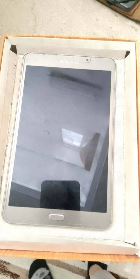 سلام عليكم 
تابات مستعمل عاطل للبيع ادفع سعر عجبني ابيعك موصل الايسر *********** واتس اب
