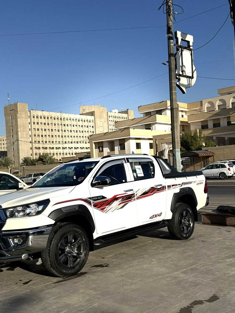 تويوتا هايلوكس ٢٠٢٣ فور ويل 4×4
زيرووووو استلام شركة ساز 
باسمي رقم بغداد
ماشية ٢٨ بعدها ع وضع شركه بشرط حته تايرات بعدها بضمان شركه يعني تبديل دهن مجاني
سيارة مكفولة كفالة عامة من كلشي بوضع الشركة 
المواصفات....
بنيد جكات
مكينة 4 سلندر 
كير اوتماتيك
سونار مع منشو مع تصوير فيديو كفاله عامه 
للاتصال / ***********
بيع سريع مستعجل
عنوان سياره بغداد حي اور
