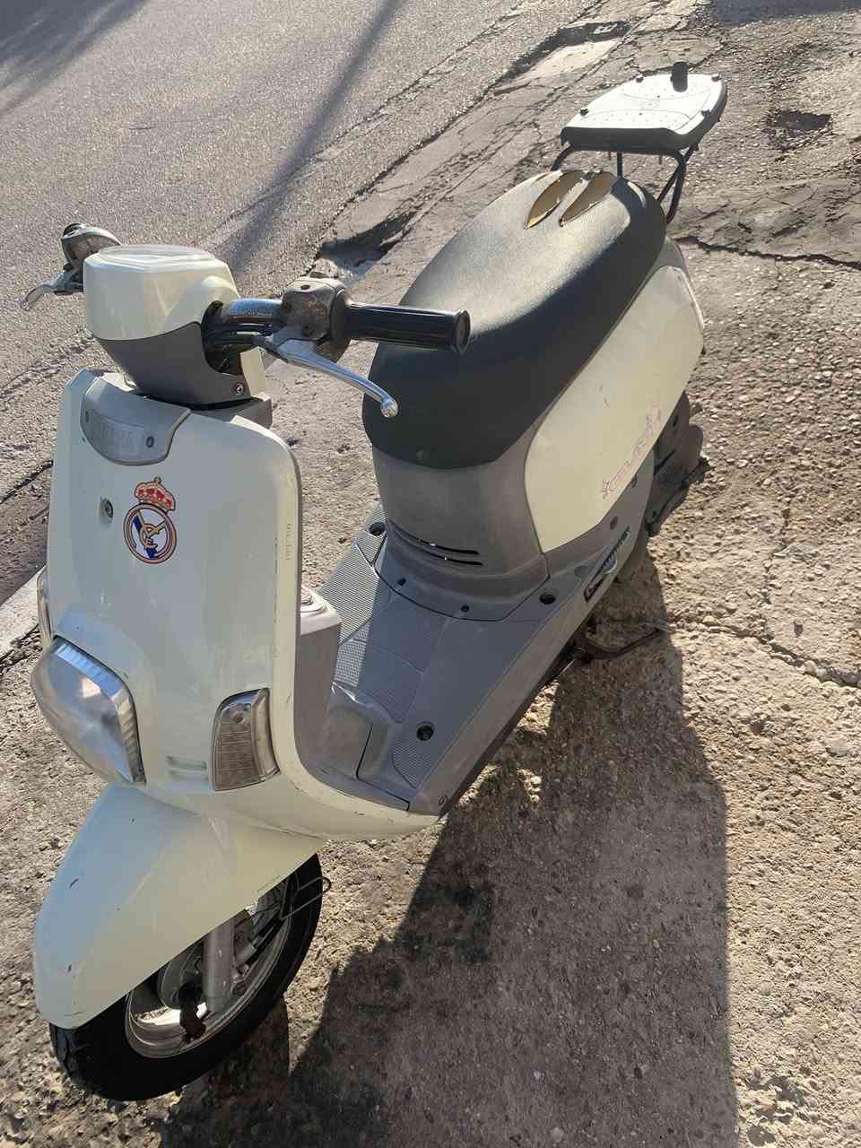 سلام عليكم دراجه بوليس للبيع لون مميز مكينه خير من الله دراجه مكفوله كفاله عامه الكفرات رقم علا رقم التواصل هاذه رقم ***********
