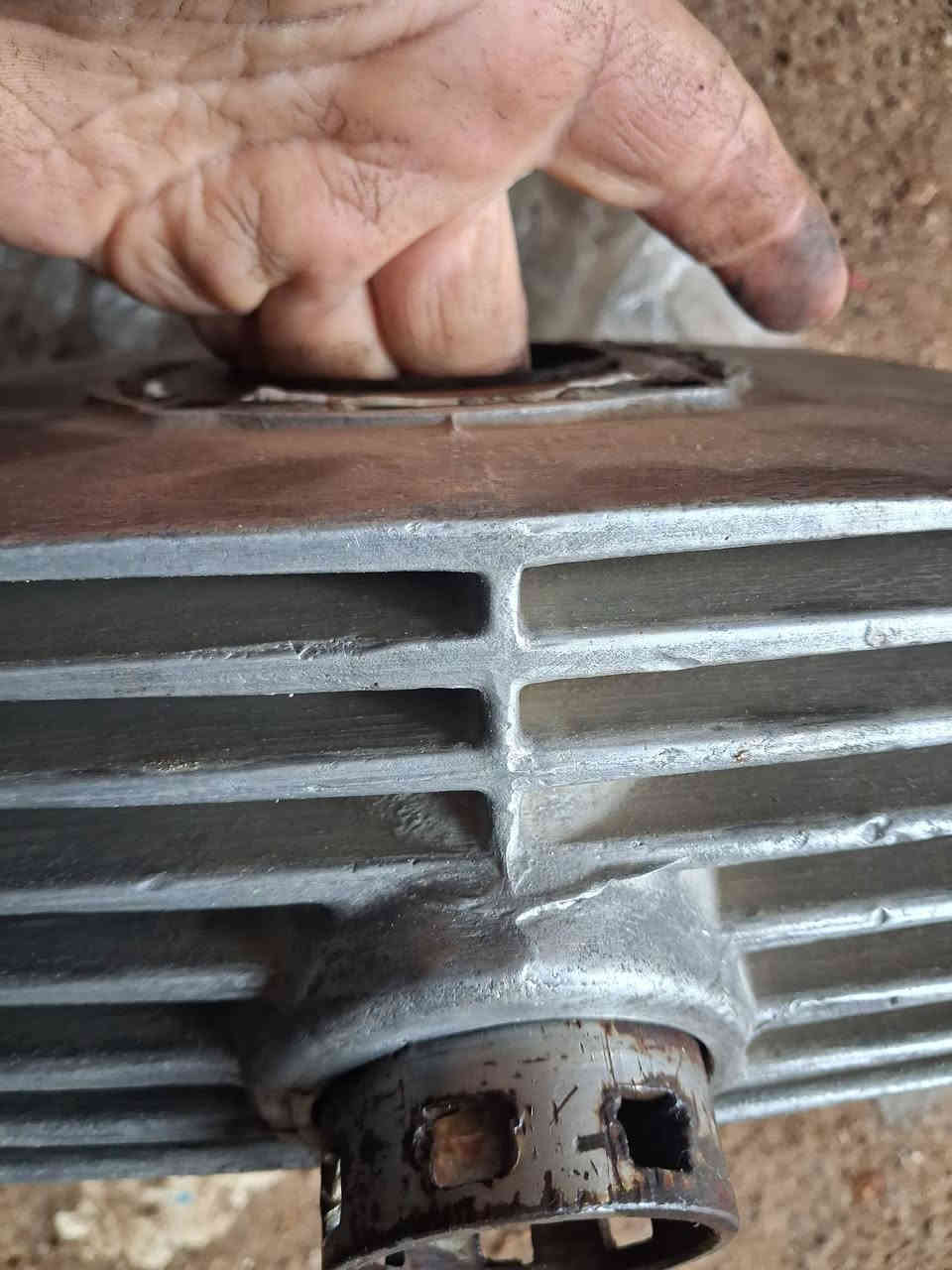 سلام عليكم للبيع سلندر ألماني كصه ٤ بدون بستم سن بلادي السعر  ٣٠ مكاني فلوجة هاتف *********** يوجد توصيل جميع محافظات من رخصت مدير الكروب المحترم
